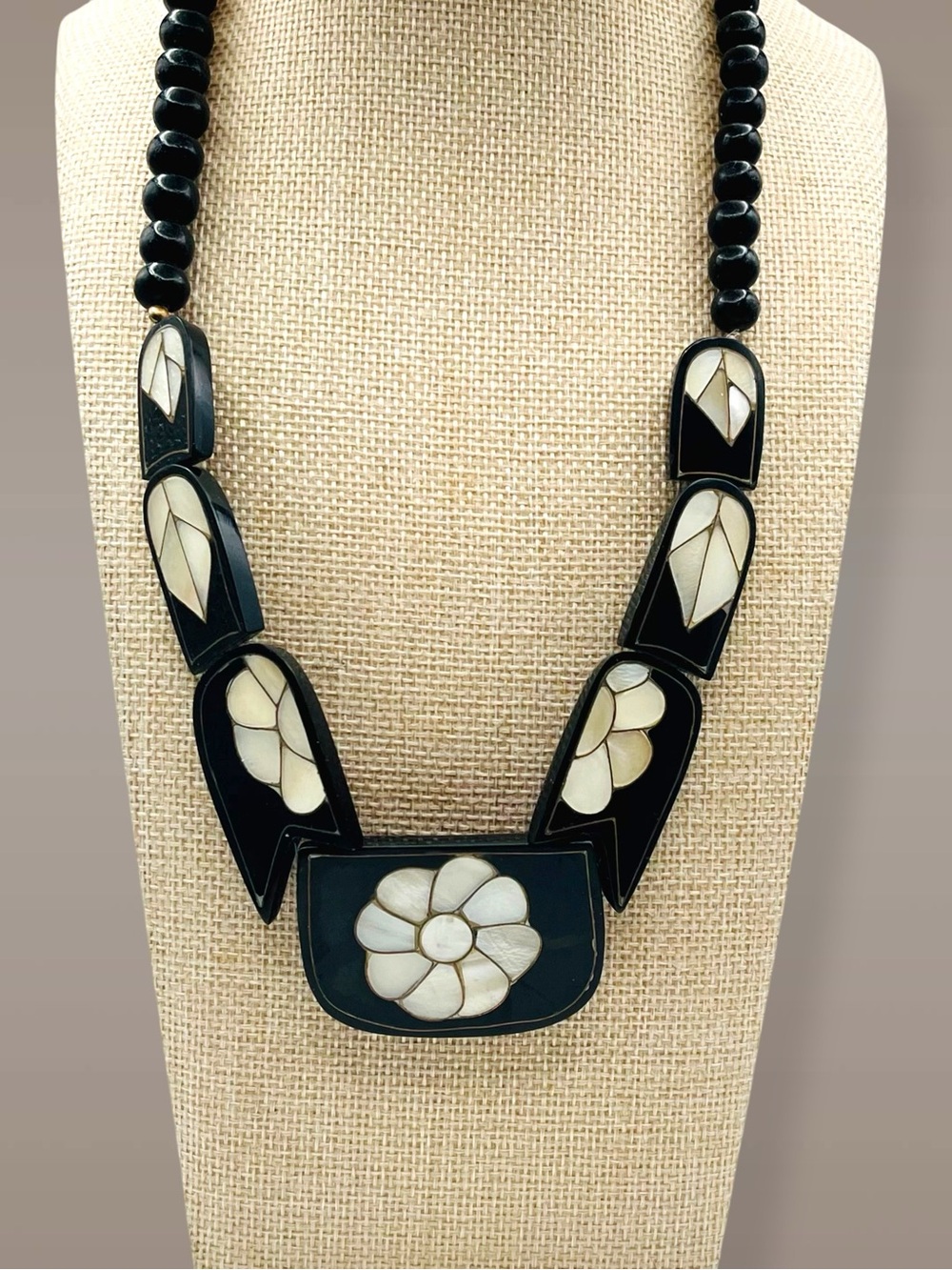 Gorgeous Vintage 80s Mother of Pearl Inlay Flower Statement Necklace